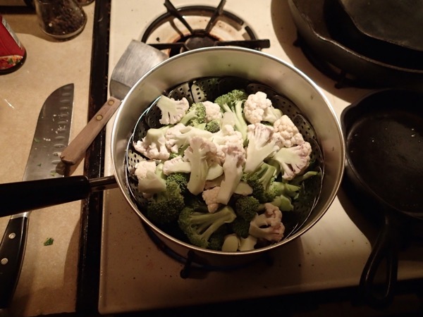 Steamed Cauliflower in Basket