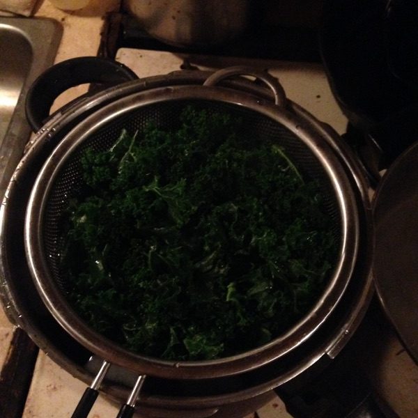 blanched-kale-into-the-cold-water